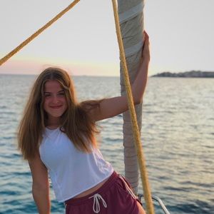 Meet your Posher, Julia